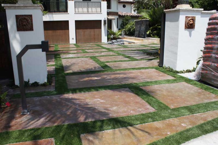 Artificial Turf Installation - Yards, Driveways, putting greens & more